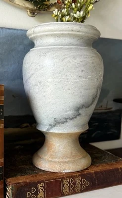 Antiguo jarrón jardinera de mármol Carrara agujero de drenaje urna finca jardín tumba mausoleo Foto 1 de 4