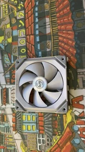 Lian Li UNI FAN SL120 White - ARGB 120mm LED PWM Daisy-Chain (READ DESCRIPTION) - Picture 1 of 3