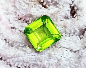 Natürlicher Peridot quadratische Form loser Edelstein 9,05 ct zertifiziert - Bild 1 von 6