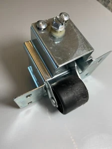 MONTAJE RUEDA RODILLO INFERIOR REFRIGERADOR FRIGIDAIRE 241882901 5304499445 OEM - Imagen 1 de 10