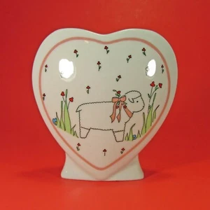 Papel herzförmige Porzellan Vase mit Schaf Design von Carolyn Lary Ldt. Japan - Bild 1 von 8