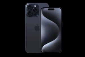 Iphone 15 pro Apple noir titane 5g 256go état neuf smartphone telephone options - Picture 1 of 3