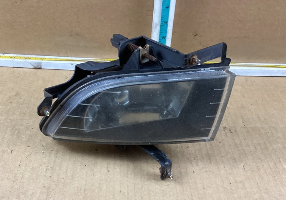 Faro antiniebla delantero izquierdo del lado del conductor Hyundai Sonata 2006-2008 Foto 1 de 4