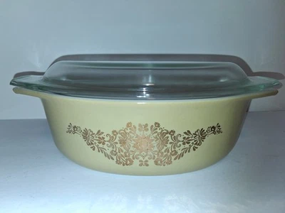 Vintage Pyrex Golden Garland 1.5 Quart Casserole Dish with Lid 043 - Image 1 of 4