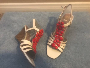 NWB VINCE CAMUTO VC-BANDELL 8M Beaded Wedge Open Toe White Strappy Sandals Rare - Picture 1 of 2