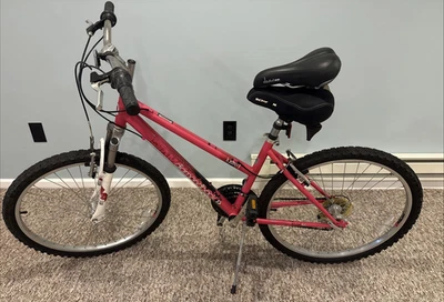 Местный пикап NJ/NY-Diamondback Велосипед Lustre1 Розовая Рама с дополнительным сиденьем - Изображение 1 из 4