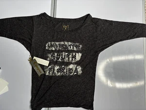 CAMISETA DE ALTA COSTURA CAMPUS MUJER USF BULLS UNIVERSIDAD DEL SUR DE LA FLORIDA PEQUEÑA NUEVA CON ETIQUETAS - Imagen 1 de 4
