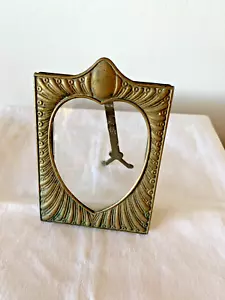 Antiguo marco de fotos Art Deco en forma de corazón - la ventana mide 3,75 pulgadas x 3 pulgadas. - Imagen 1 de 8