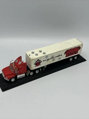 Camión y remolque de cerveza Matchbox Red Dog You Are Your Own Dog Tablk Road Foto 1 de 4