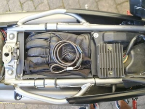 Vano sottosella Ducati Monster dal 93 al 2007 - L'ORIGINALE - - Foto 1 di 9