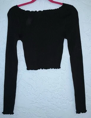 Suéter corto American Eagle manga larga negro con hombros descubiertos Foto 1 de 4