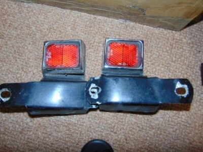 NOT ROVER P6 REAR LUCAS SQUARE REFLECTORS ROVER 2000 ROVER 3500 - Image 1 of 2