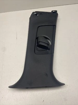 Отделка стойки правой стороны Toyota Prius 2017 B 73023-58010 оригинальная - Изображение 1 из 4