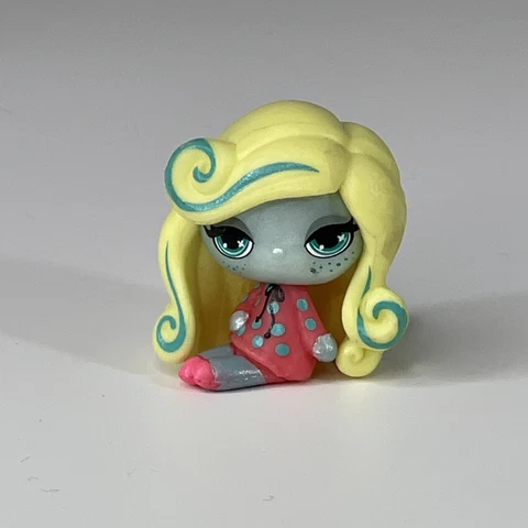 Monster High Minis Lagoona Blue Original Ghouls Blind Bag Action Figure Cover
