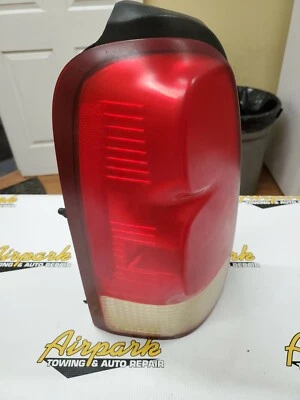 Luz trasera izquierda del lado del conductor Saturn Relay 2005  Foto 1 de 3