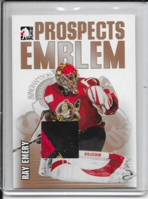 2004-05 ITG Heroes and Prospects Ray Emery Gold Emblem # GUE-13 (Only 10) - Image 1 of 2