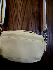 thirty one boutique crossbody butter colored with bracelet strap - Picture 1 of 12
