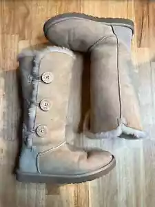 Womens Size 9 UGG Bailey Button Boots - Picture 1 of 5