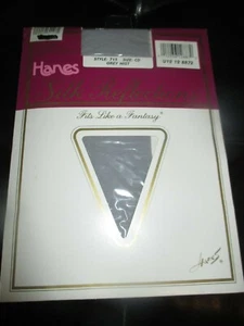 HANES Vintage GREY MIST Nylon PANTYHOSE - Size C-D - 120-165 lbs - 1980's - Picture 1 of 2