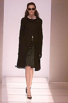 Top y falda EMPORIO ARMANI mezcla de lana con flecos (al por menor 750 £) Foto 1 de 4