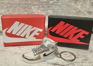 Nike Mini Jordan 3D Trainer Sneaker Schlüsselanhänger Silber Gold Weiß Geschenk Autoschlüssel - Bild 1 von 4