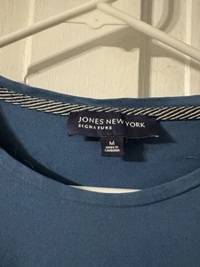 Jones New York Women’s Blue Long Sleeve Tee Lightweight Size Medium - Picture 1 of 3