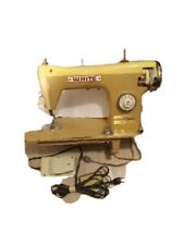 🧵Vintage WHITE 🪡Sewing Machine De LUXE STREAMLINER w/ Pedal ✅️Tested✅️ working