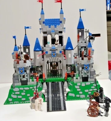 LEGO SET 10176 ROYAL KNIGHTS CASTLE UNBOXED WITHOUT INSTRUCTIONS - Image 1 of 4