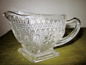 VINTAGE SAHNEKÄNNCHEN AUS GESCHLIFFENEM GLAS - ELEGANT, VERZIERT - Bild 1 von 3