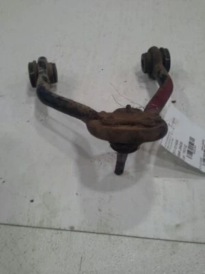 Brazo de control superior delantero derecho usado delantero se adapta a: camioneta Chevrolet 1500 1994 Foto 1 de 4