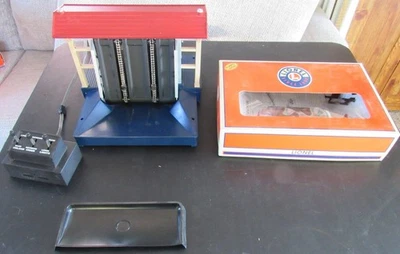 Lionel O Gauge - 164 Operating Log Loader 1996 with logs operating log car WORKS - Image 1 of 4