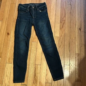 Pantalones de mezclilla ajustados elásticos elásticos Jegging talla 0 de American Eagle lavado medio - Imagen 1 de 2