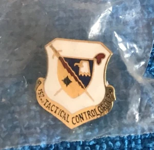 USAF MILITARY 152ND TACTICAL CONTROL GROUP PIN BACK~~NEU~ - Bild 1 von 3