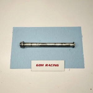 GSXR SUZUKI 1000 04 REAR AXLE BOLT AND NUT NICE STRAIGHT 64711-33E30 - Bild 1 von 1