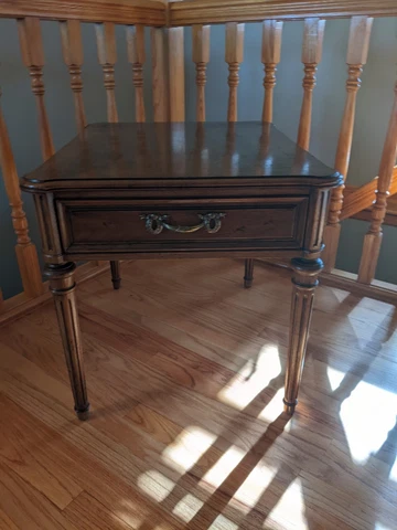 VINTAGE HENREDON WALNUT SIDE TABLE WITH DRAWER Cover