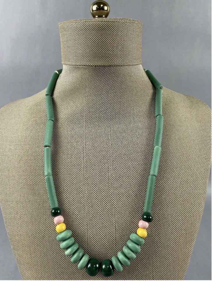 Collar con cuentas de cerámica Rubí Z Candace Loheed Foto 1 de 4