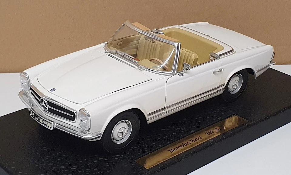 Anson 1/18 Scale Diecast 30389 - Mercedes Benz 280 SL - White - Image 1 of 4