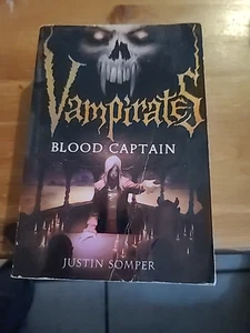 Vampirates: Blood Captain by Justin Somper (2009, Trade Paperback) - Foto 1 di 2