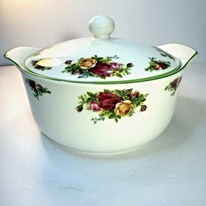Old Country Roses Royal Albert  Covered 5 Pint Casserole Dish Vintage - Picture 1 of 15