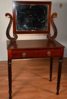 Antiguo escritorio de tocador de caoba del imperio federal de la década de 1840 / escritorio para damas Foto 1 de 4