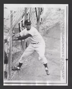 1958 Press Photo World Series Elston Howard New York Yankees vs Milwaukee Braves - Picture 1 of 3