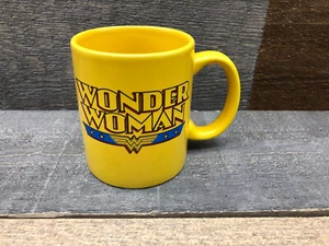 Tazza Wonder Woman DC Comics Super Hero giallo brillante da collezione. - Foto 1 di 4