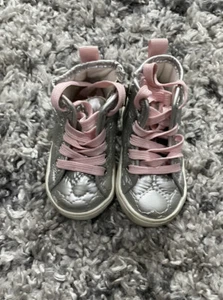 CARTER'S Toddler Girls Silver Marlie High-Top w/ Pink Laces Size 4 - Picture 1 of 6