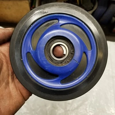 2006-2015 Polaris Switchback Shift IQ Dragon scrolled mid bogie wheel 5435525 - Imagem 1 de 4