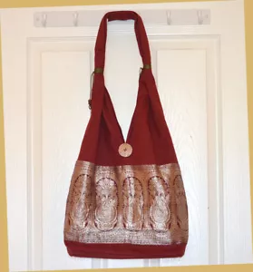 Bolso de hombro de algodón hecho a mano con diseño de brocado en color rojo - Imagen 1 de 5