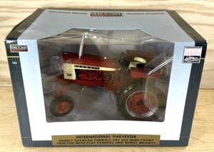 SPECCAST CLASSIC SERIES 1/16 IH FARMALL 504 GAS WIDE FRONT WITH FLAT FENDERS - Picture 1 of 9