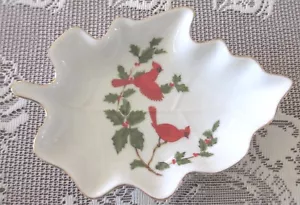 Vintage Lefton Porcelain China Leaf Shaped Dish Cardinal Holly Berries 1984 - Picture 1 of 6