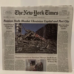 New York Times martedì 22 marzo 2022 giornale. Coperta russa conchiglie... - Foto 1 di 12