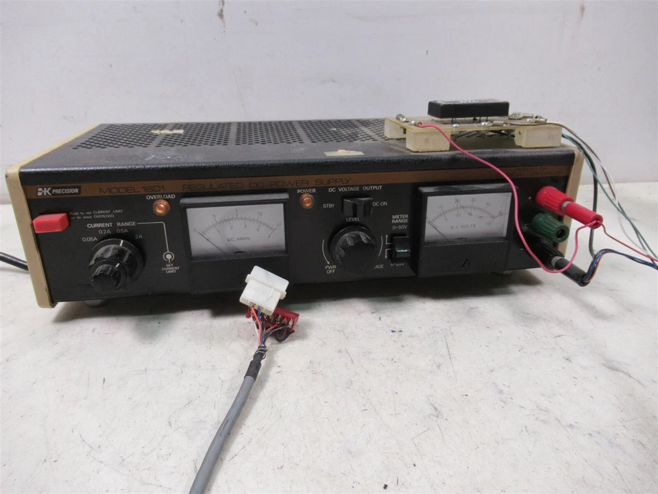 Fuente de alimentación de CC regulada BK Precision 1601 Dynascan con Power General 624 Foto 1 de 4