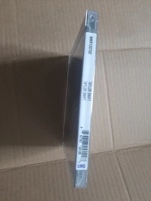 Taylor Swift - DEBUT SEALED!! (2006 USA CD - 'You'rE Gay' Lyric!!! BOOK VERSION) - Image 1 of 4